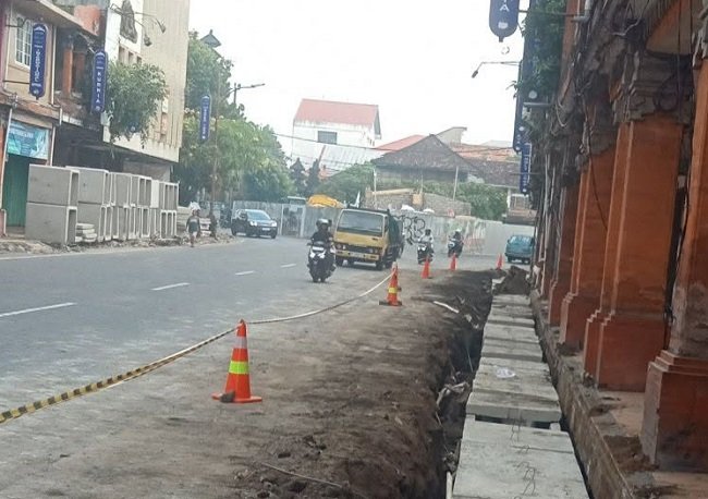 Gajah Mada-Hasanuddin Siap Molek ! Jaya Negara Tancap Gas Normalisasi Drainase dan Pedestrian Jantung Kota Denpasar