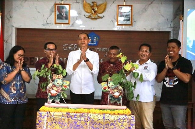 Dukung Potensi Bahari, Wabup Tjok Surya Resmikan Desa Kusamba Jadi Desa Maritim