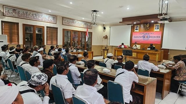 Tiga Jam Mediasi Dipimpin Bupati Klungkung, Polemik Tirta Kawitan dan Sanksi Adat Tangkas Belum Sepakat