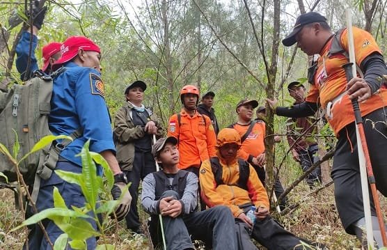 Keluar Jalur Resmi di Antara Jurang Telung Buana, Dua Pendaki Gunung Agung Berhasil Dievakuasi