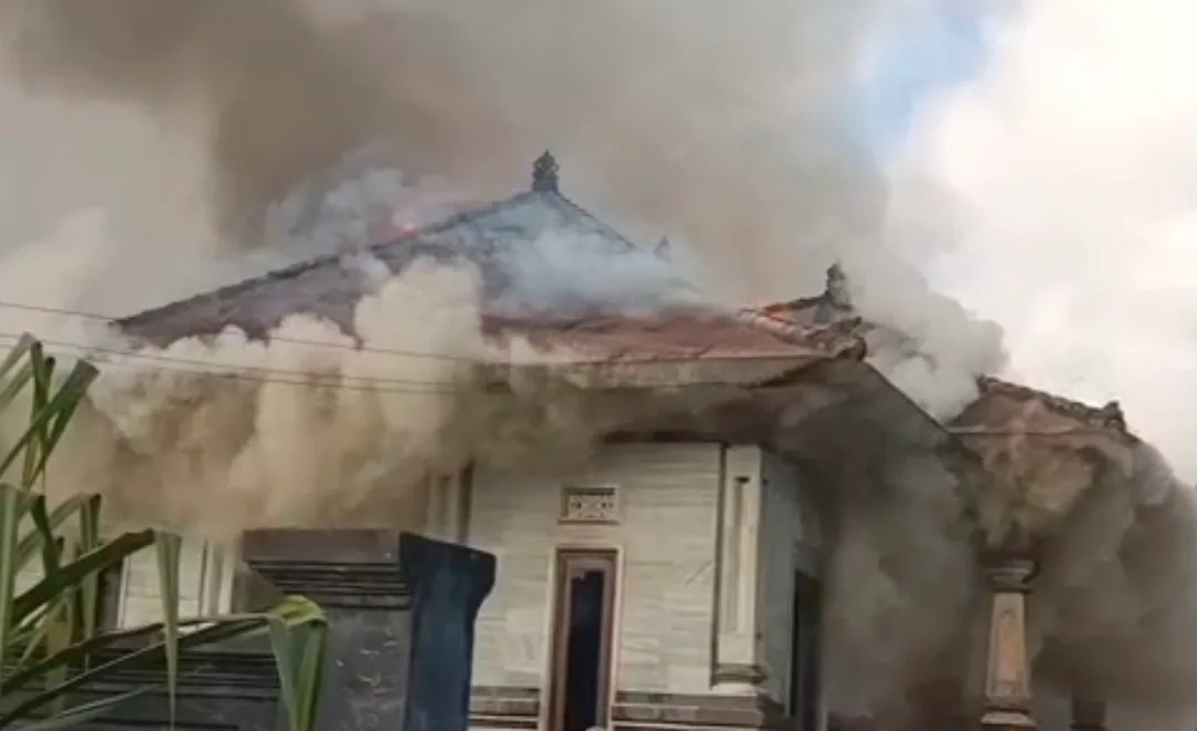 Kepulan Asap Kagetkan Warga Sukawana Kintamani! Rumah Petani Ludes Terbakar, Rugi Rp 600 Juta