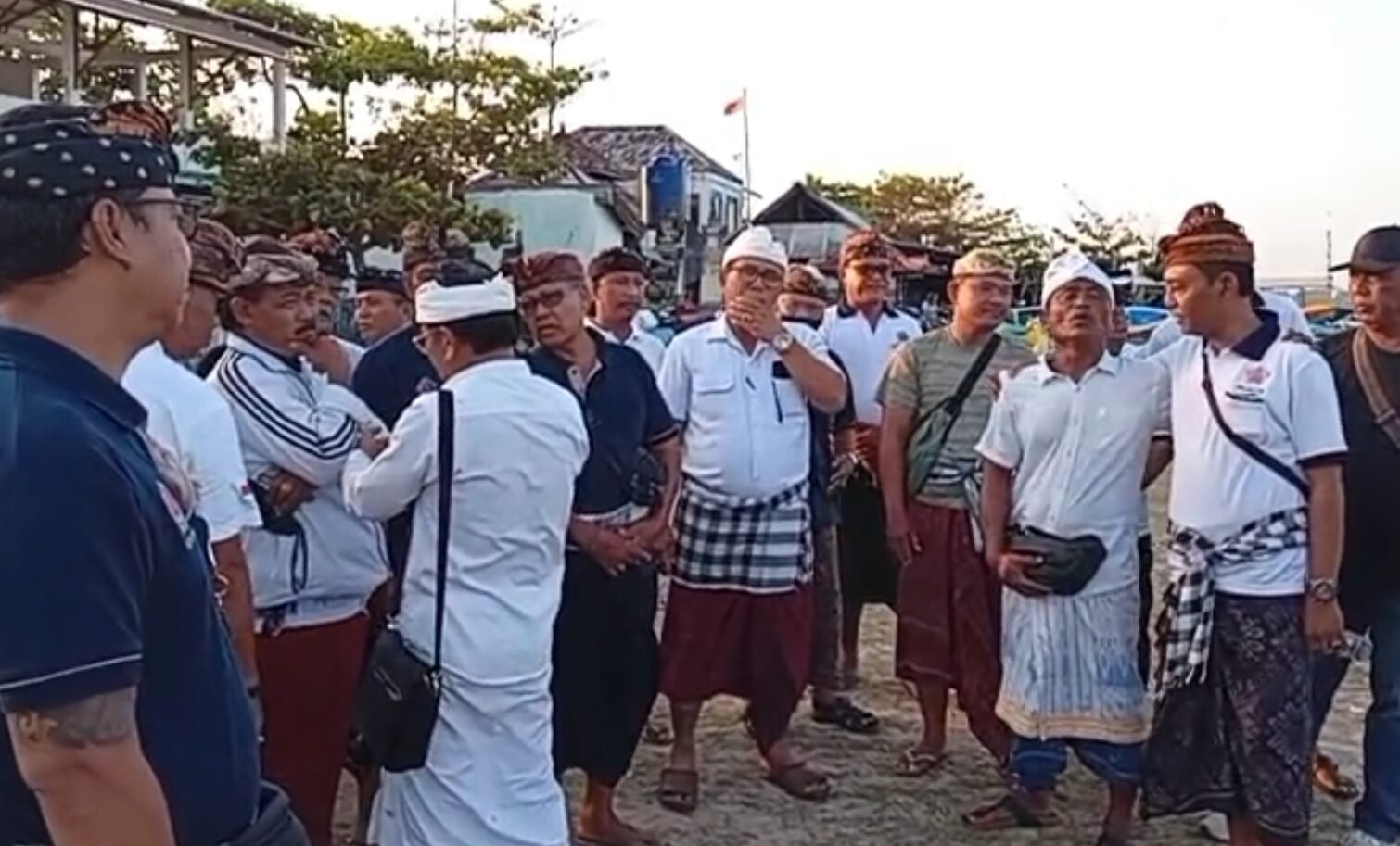 Hilang Kehabisan Bensin di Nusa Penida, 3 ABK Selamat di Jember – Warga Tanjung Benoa Sujud Syukur