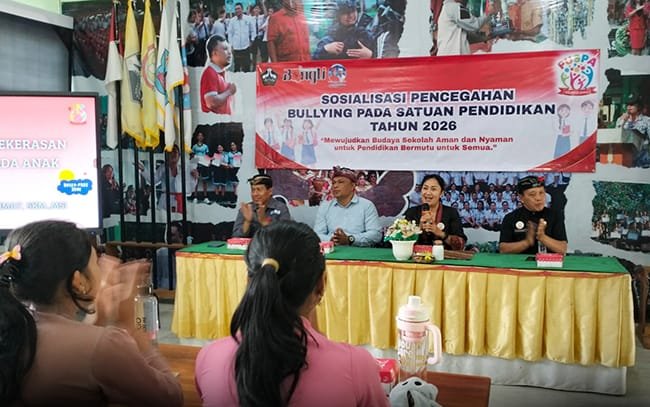 Ajak Siswa Berani Melapor, Suciati Diar Buka Sosialisasi Anti Bullying di SMPN 3 Bangli