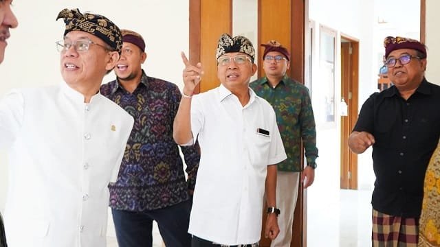 Gubernur Koster Minta UT Dukung Program 1 Keluarga 1 Sarjana
