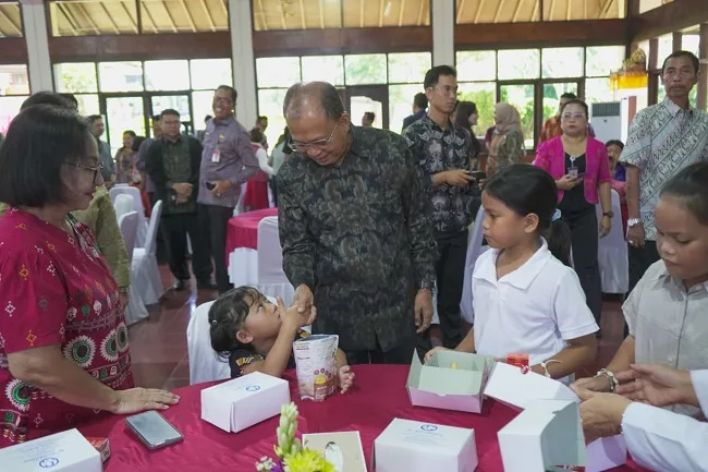 Terharu Lihat Anak Terlantar, Gubernur Koster dan Kejati Bali Inisiasi Program Mulia Pemenuhan Hak Identitas