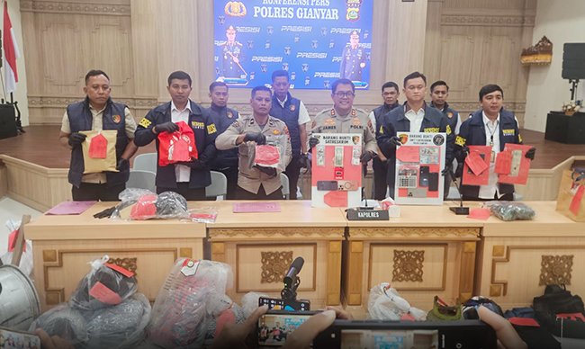 Pasangan WNA Pencuri Modus Tukar Uang di Ubud Ditangkap di Blora