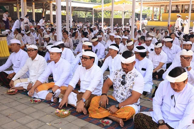 Rangkaian Pujawali, Pemkot Denpasar Ngayarin di Pura Agung Penataran Rinjani