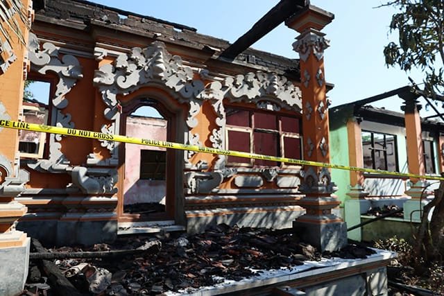 Tiga Ruangan SDN 4 Tianyar Barat Terbakar, Bupati Gus Par  Pastikan Pembelajaran 103 Siswa Tetap Jalan