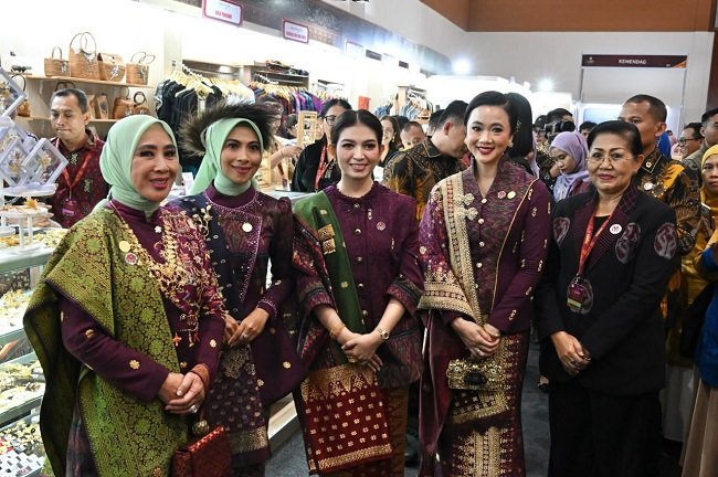 Tampilkan Tenun Gringsing di Kriyanusa 2026, Putri Koster Siapkan Kerajinan Bali Gemilang di Pasar Global