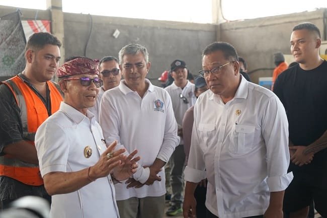 Siap Diduplikasi Se-Indonesia! Menteri LH Terkesima Lihat Pengelolaan Sampah TOSS Center Klungkung