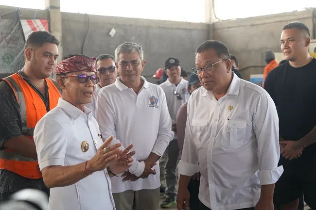 Siap Diduplikasi Se-Indonesia! Menteri LH Terkesima Lihat Pengelolaan Sampah TOSS Center Klungkung