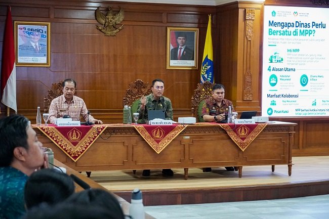 Pangkas Birokrasi Berbelit, Sekda Surya Suamba Instruksikan Integrasi Penuh Layanan Perizinan ke MPP Badung