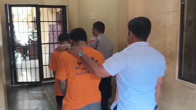 Stres Kalah Judi Tajen dan Judol, Dua Pemuda di Badung Nekat Bakar Mesin Dores Petani Hingga Pagar DTW Sangeh