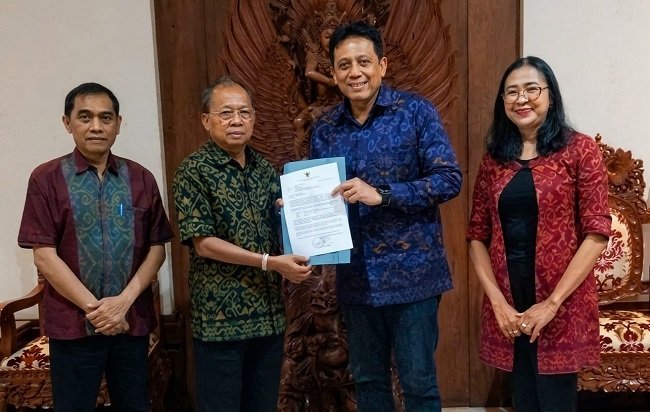Ajak Masyarakat Bijak Gunakan Obat, Gubernur Koster Sambut Baik Aksi Self-Care AMRun 2026 di Sanur