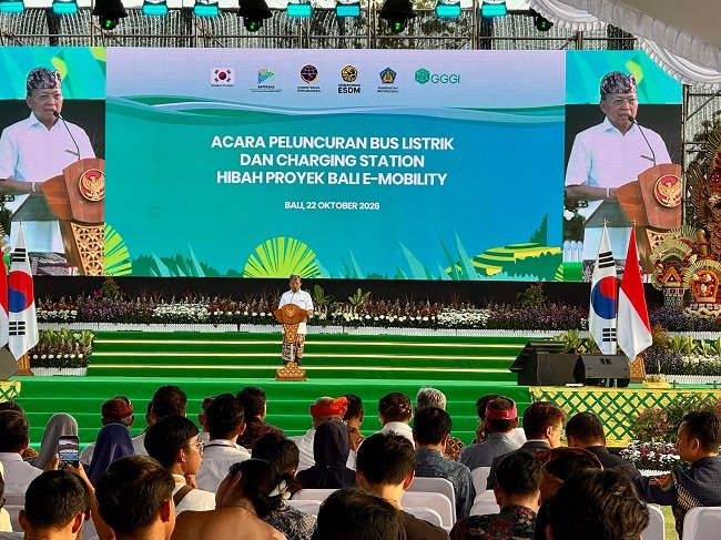 Trans Sarbagita Listrik Berbalut Warna Tri Datu, Mengaspal di Jalanan Bali