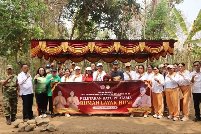 HUT ke -27, Darma Wanita Buleleng Bedah Rumah Warga Kurang Mampu di Desa Patas