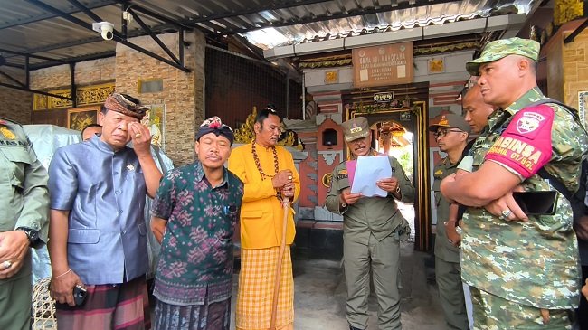 Diawasi Langsung Ketua DPRD dan Prajuru Adat, Satpol PP Bangli Turun Tangan Lakukan Pembongkaran Paksa