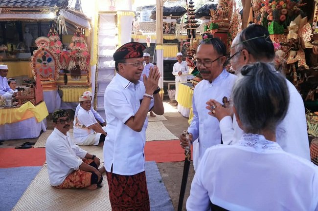 Hadir di Karya Pura Dadia Gelgel Aan Bangli, Gubernur Koster Tegaskan Komitmen Tuntaskan Pembangunan