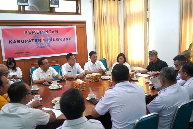 Solusi Atasi Kemacetan Nusa Penida: Bupati Satria Minta Akses Jalan dan Parkir Pelabuhan Banjar Nyuh Diperlebar