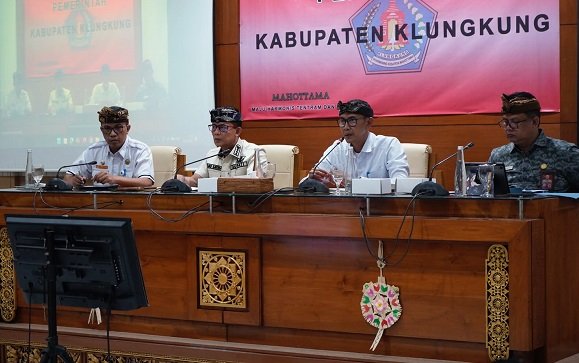 Ikut Bahas Capaian PAD, Bupati Satria Tegaskan Pentingnya Evaluasi Rutin