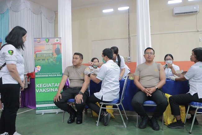 Cegah Penyakit Menular, 570 Personel Polres Bangli Jalani Vaksinasi Meningitis