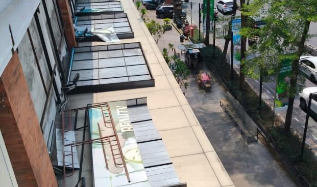 Tindak Lanjuti Temuan BPK, Manajemen Level 21 Denpasar Turunkan Mandiri 7 Bidang Reklame Bermasalah Pajak