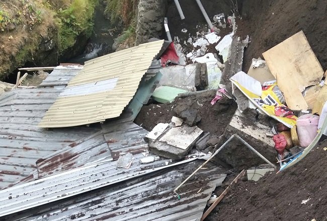 Tanah Longsor di Tabanan Akibatkan 2 Rumah, Seorang Warga Alami Luka