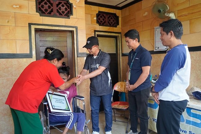 Turun Langsung Door-to-Door, Bupati Satria Salurkan Bansos dan CSR BPD Bali untuk Warga Disabilitas serta Lansia