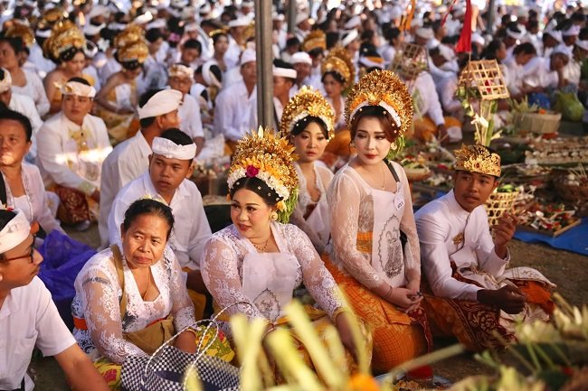Tak Perlu Risau Biaya! PHDI Klungkung Fasilitasi Upacara Manusa Yadnya Masal, Bupati Satria Pasang Target Luaskan Jangkauan