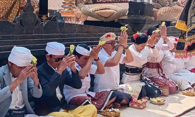 Wabup Diar Pimpin  Muspayang Bhakti Penyineban Karya Tawur Agung Manca Wali Krama di Pura Hulundanu Batur