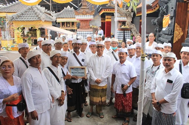 Wali Kota Jaya Negara Hadiri Karya Melaspas Kori Agung Pura Pesanakan Pasek Agung Tegal Padangsambian
