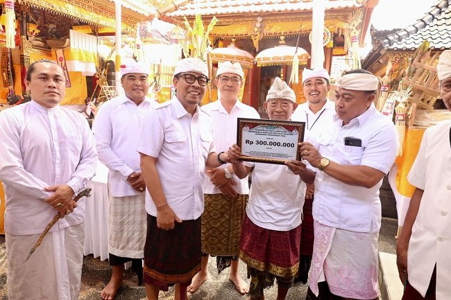 Jaga Kelestarian Adat dan Tradisi, Wawali Arya Wibawa Hadiri Rangkaian Karya di Pura Sekar Jepun Kerobokan